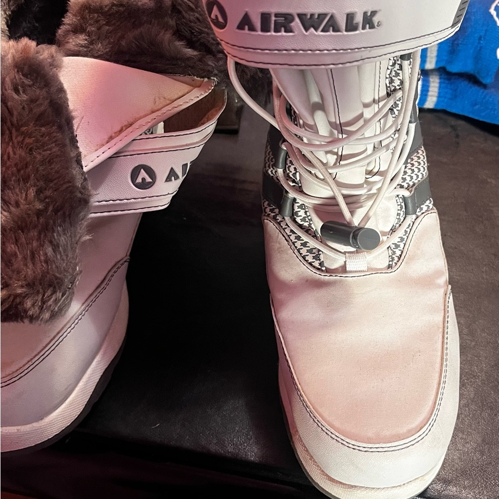 Airwalk Women's White and Gray Lace Up Boots